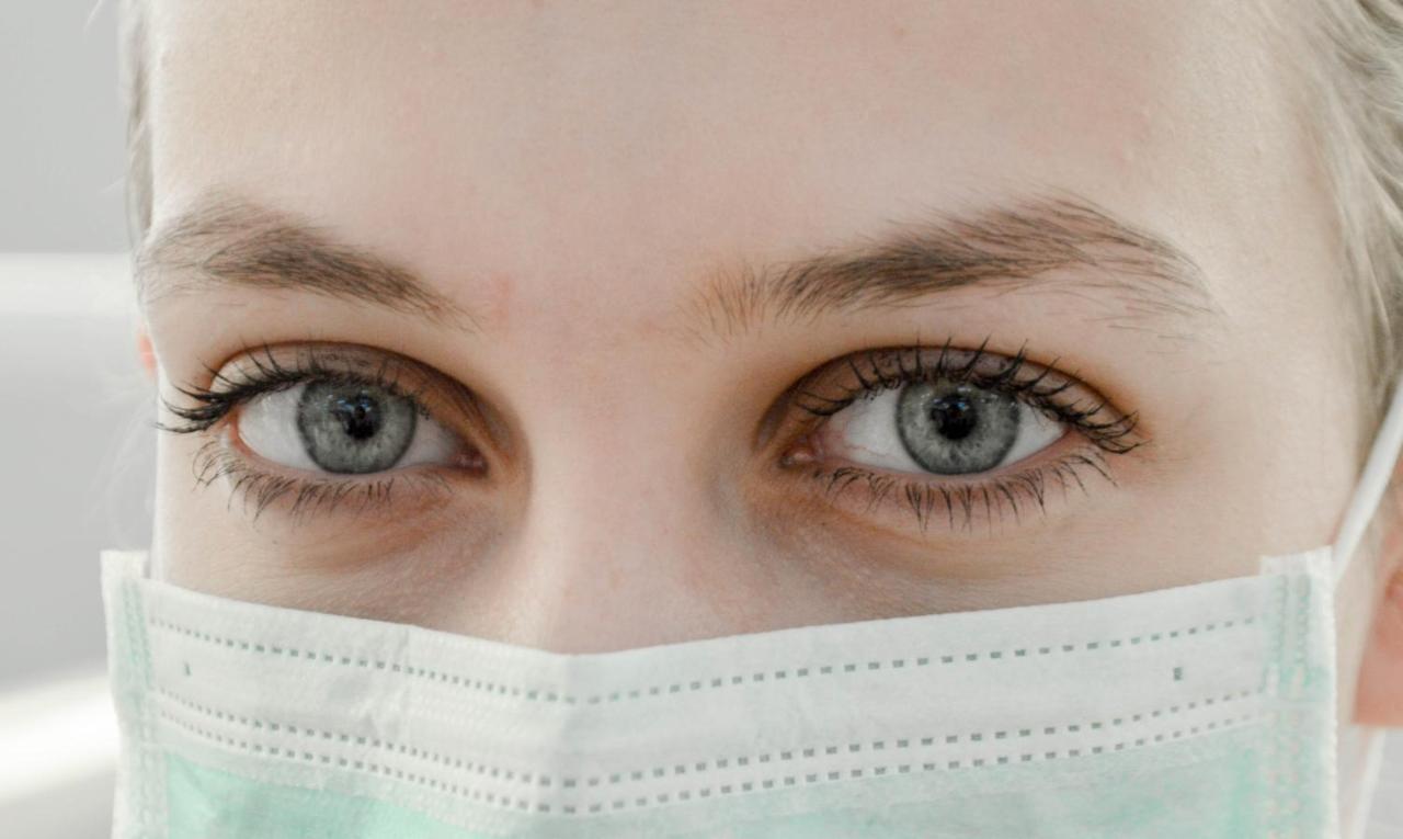 Novotel Goa Candolim Exterior photo A nurse wearing a surgical mask