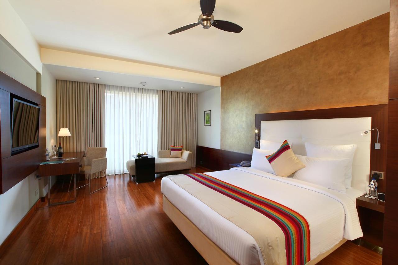 Novotel Goa Candolim Exterior photo Deluxe Room