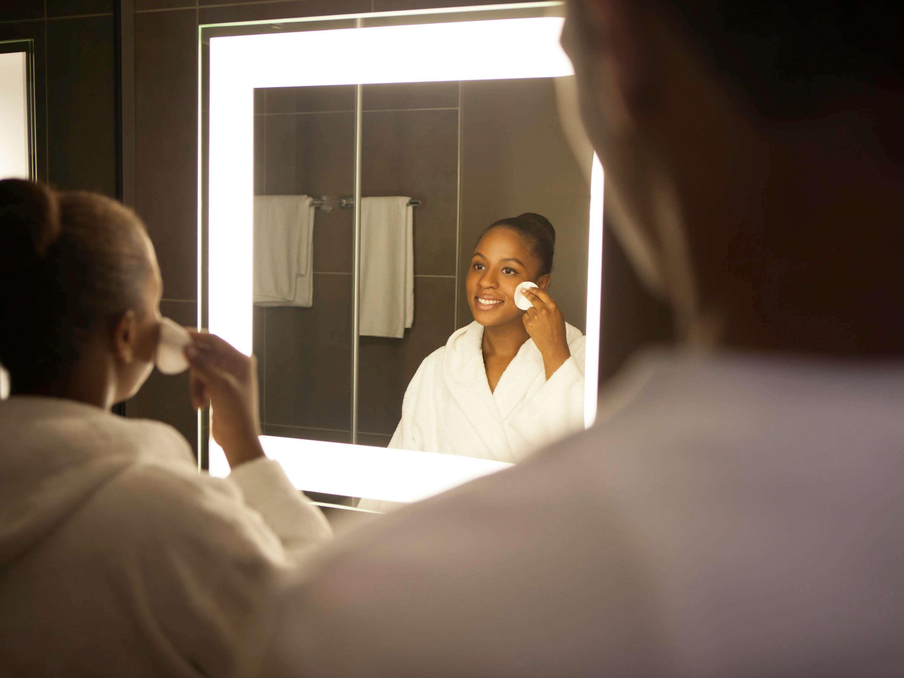 Novotel Goa Candolim Exterior photo A woman applying a face mask