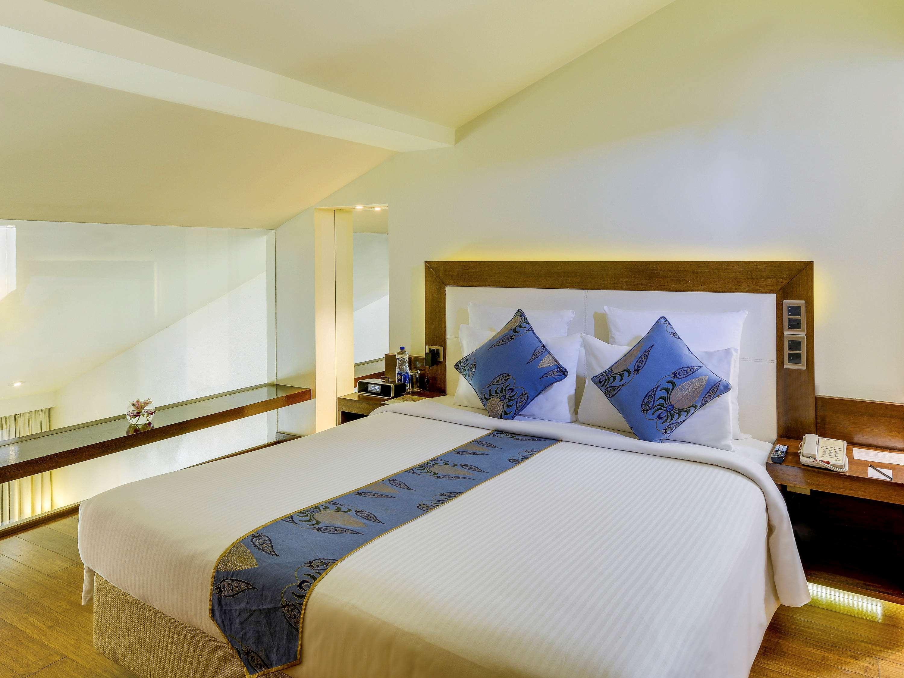 Novotel Goa Candolim Exterior photo A bedroom at the hotel