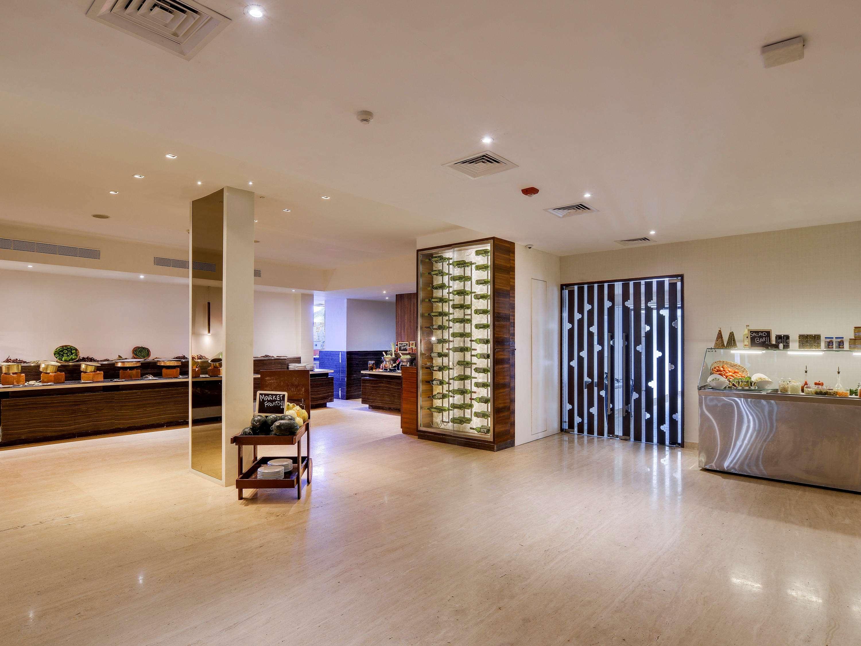 Novotel Goa Candolim Exterior photo The interior of the lounge