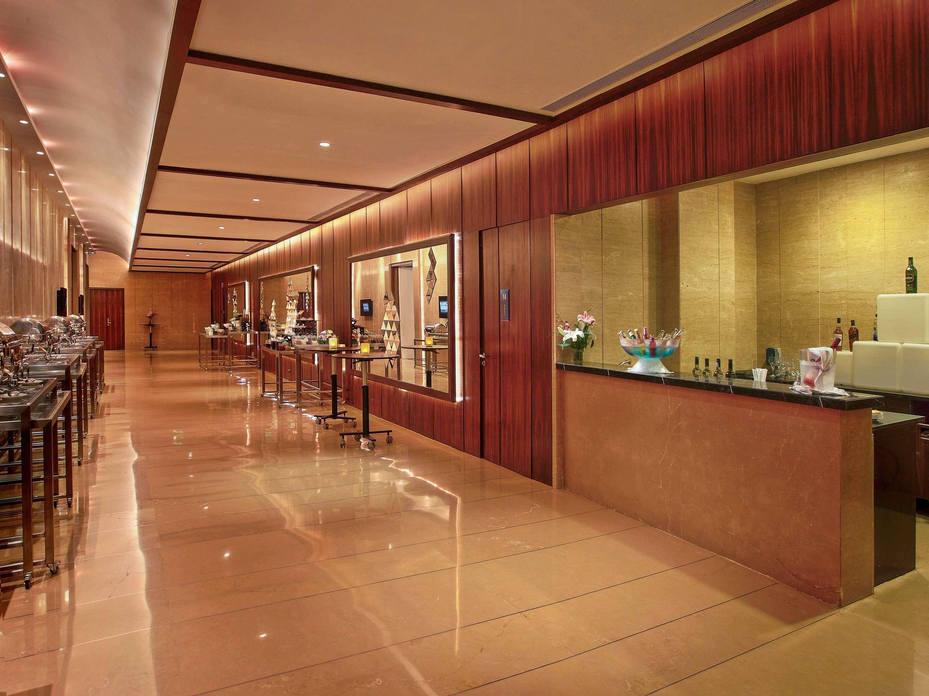 Novotel Goa Candolim Exterior photo The Royal Lounge at Mumbai Airport