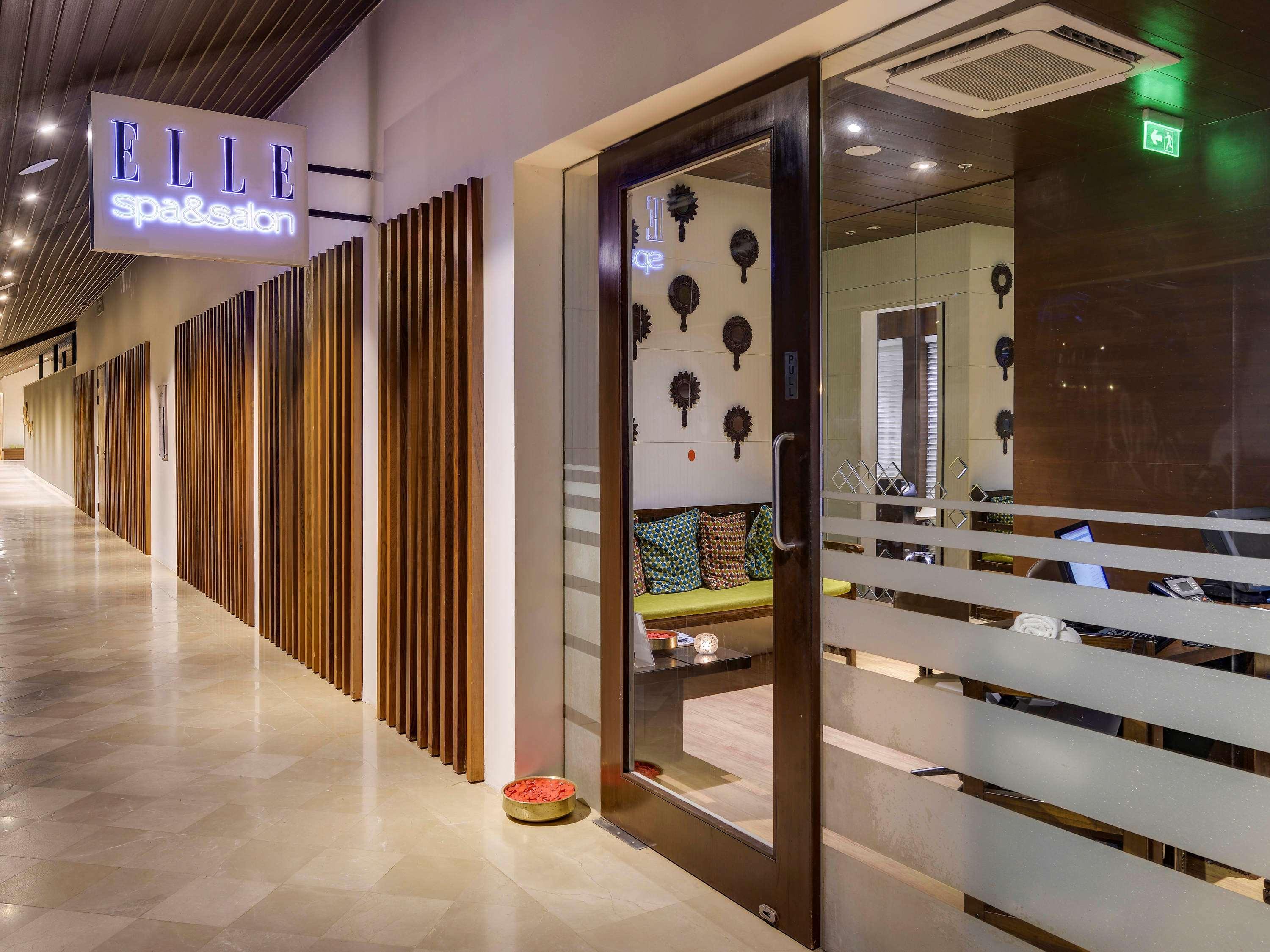 Novotel Goa Candolim Exterior photo Spa at the airport