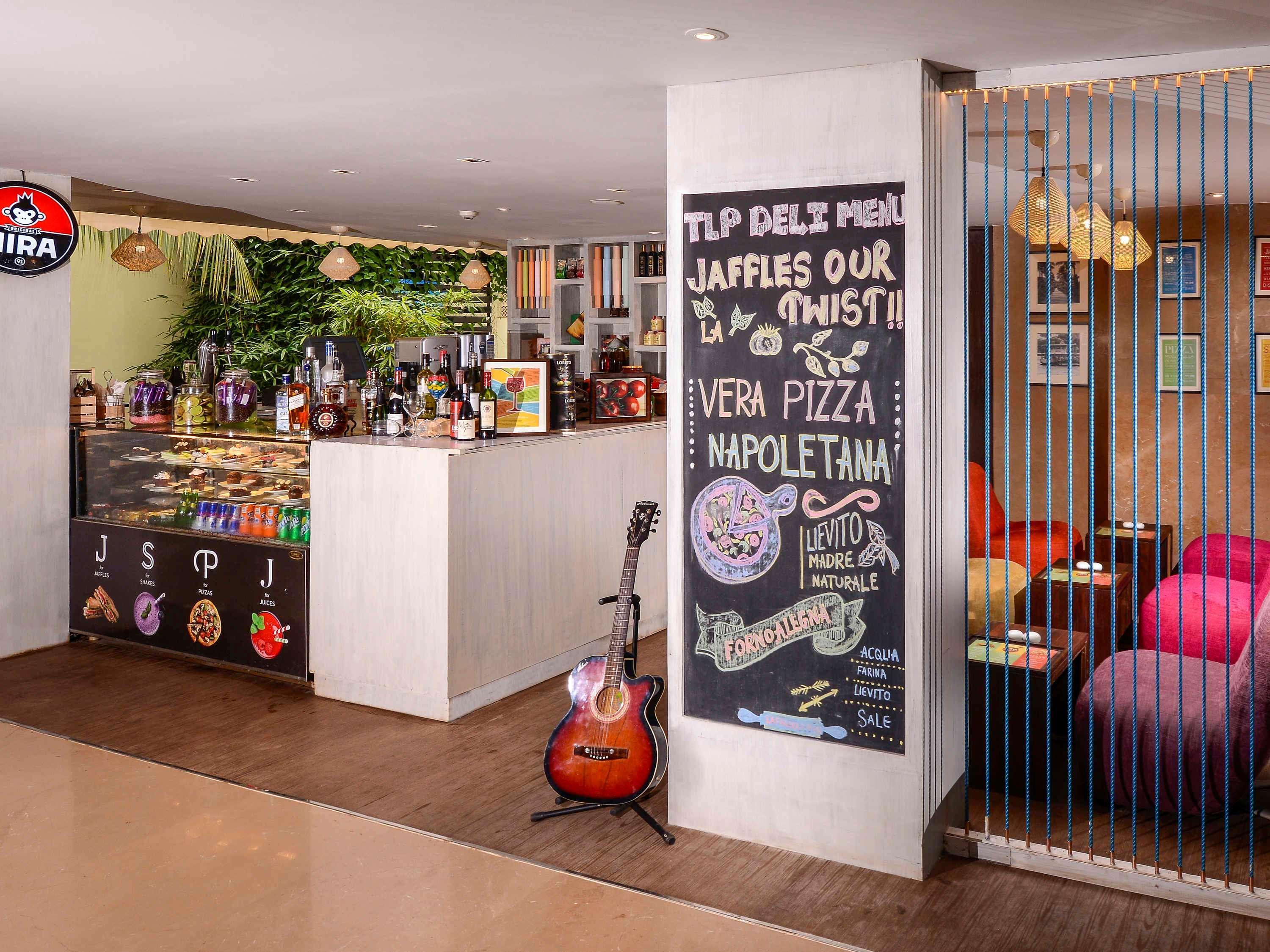 Novotel Goa Candolim Exterior photo The bar at the hotel