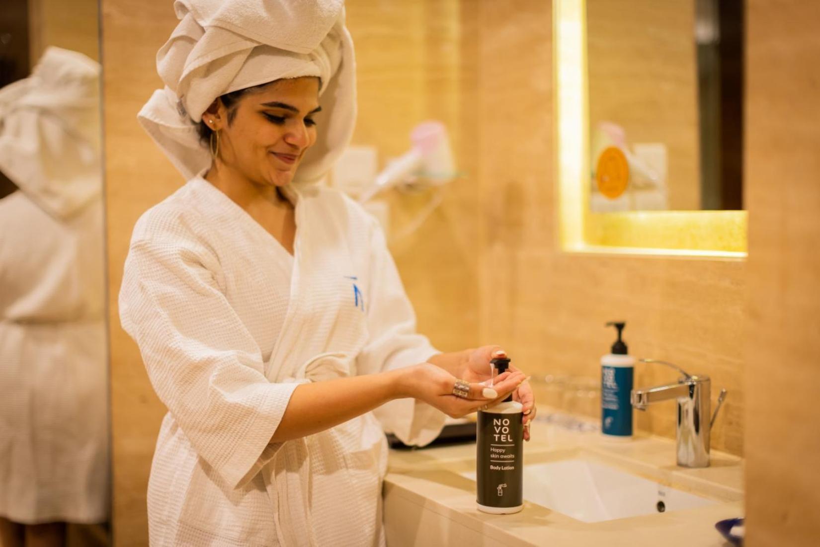 Novotel Goa Candolim Exterior photo A woman using a shower gel