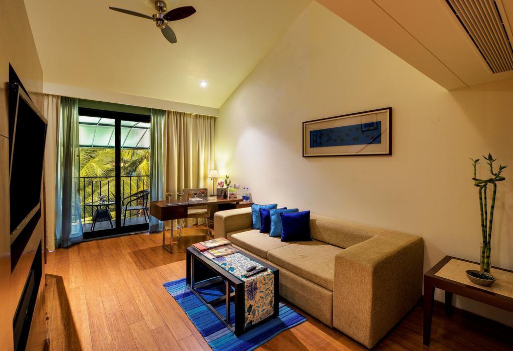 Novotel Goa Candolim Exterior photo A living room in a suite at the Taj Bengal